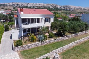 an aerial view of a house with a stone wall at Apartmani Nana Mija in Pag
