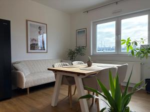a living room with a table and a couch at Apartment in Giessen mit Wetblick in Gießen