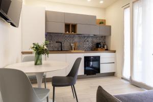a kitchen with a table and chairs in a room at Residenza Aloe in Boario Terme