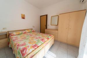 a bedroom with a bed and a dresser and a mirror at Baia Azzurra in Capoliveri