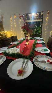 a long table with plates of food on it at Morada Amor & Cura Xamanismo in Mongaguá +93 photos