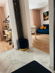 En eller flere senge i et værelse på Dominica Apartments + 14 billeder