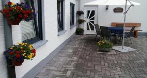 a patio with flowers on the side of a house at Ferienwohnung Hunold in Marsberg