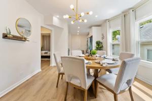 a dining room with a table and chairs and a mirror at New 10-min to Downtown in Oak Park +25 photos