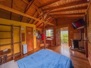 a bedroom with a bed in a room with wooden ceilings at Refúgio do Vale in Urubici