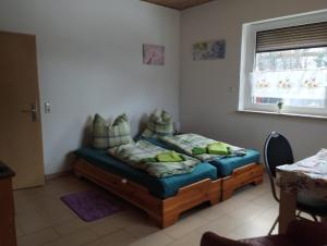 Postel nebo postele na pokoji v ubytování Ferienwohnung Sowade - alle Wohnungen mit Bad und eigener Küche