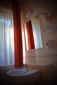 Koupelna v ubytování Geréby Kúria Hotel és Lovasudvar
