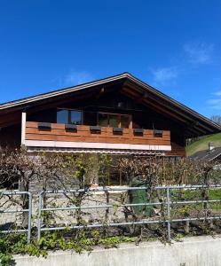a house with a fence in front of it at Rückzugsort in Reichenbach