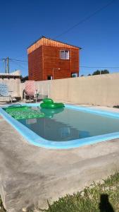 a swimming pool with a green frisbee in it at Rojavitiva in General Belgrano
