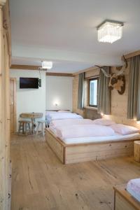 Postel nebo postele na pokoji v ubytování Atelier Garni Astei