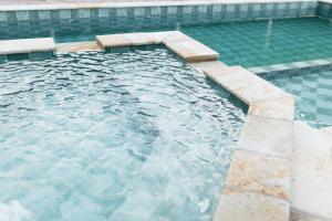 a pool of water with rocks in it at Posada Los Tres Arrieros in Jordán