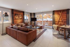 a living room with a couch and a table at Cornelia in Saas-Fee