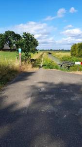 an empty road in the middle of a field at De Veldhoeve in Apeldoorn