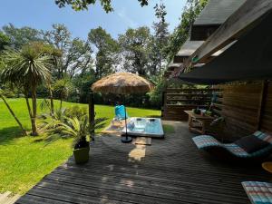 Garden sa labas ng MAROSENIA TTIKI - Cabanes et Spa