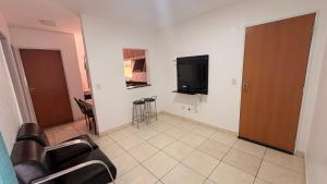 a living room with a couch and a flat screen tv at Apartamento in Rio Verde
