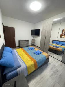 a bedroom with a large bed and a television at Appartamento EM in Pavia