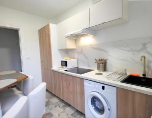 Køkken eller tekøkken på Le Havre Haussmannien - Balnéo, proche Centre-ville et Gare