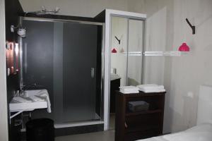 Et badeværelse på L'Atelier K - Lofts à louer à Blois - Chambord + 4 billeder