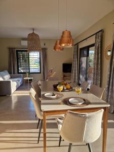a living room with a dining table and chairs at Ka Nicita - Beach house with pool in Praia de Macaneta