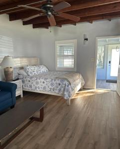a bedroom with a bed and a ceiling fan at Lakeside Cottages in Lake Placid
