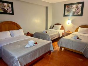 Giường trong phòng chung tại Hotel Mayros