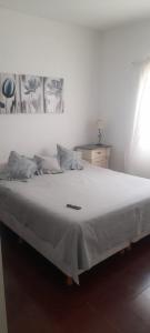 Voodi või voodid majutusasutuse Casa alquiler temporario Necochea toas