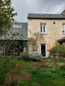 En have udenfor Maison dans charmant petit jardin