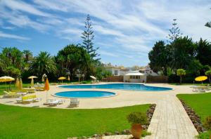 A piscina localizada em Vilamoura Beach & Pool Apartment ou nos arredores