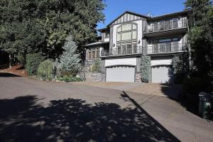 una grande casa con due porte garage su una strada di Luxury Family Estate Near PDX, Theater, Sauna & Game Room a Happy Valley