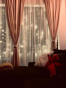 a room with a window with a curtain with christmas lights at Stodoła Na Widoku z Balią in Radków
