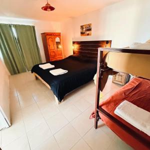 a bedroom with a bed and a bunk bed at Alojamiento Goos in Puerto Pirámides