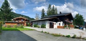a house with a driveway in front of it at Gästehaus Katharina in Hochfilzen