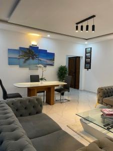 Afbeelding uit fotogalerij van Aloha Suites Odza - by Skyline Residence Services in Yaoundé +73 foto's