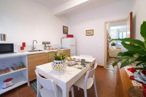 Køkken eller tekøkken på Oasi nel Cuore di Lucca, super centrale e luminoso