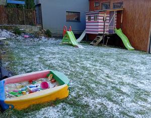 Hồ bơi trong/gần Apartament między Strumykami