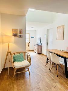 a dining room with a table and chairs at Guesthouse Ca'Artù in Pozo Izquierdo