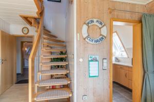 a wooden staircase in a tiny house at Seegras in Cuxhaven