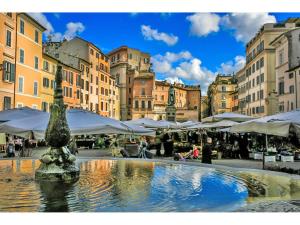 a fountain in the middle of a city with buildings at Apartment Via Farina in Rome