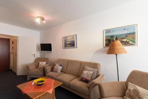 a living room with a couch and a table at Haus Elbe 1, Whg 11 in Duhnen
