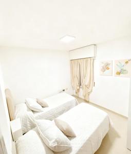 En eller flere senge i et værelse på Village Coast