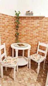 two chairs and a table and a table and two chairs at Varanda Praiana in Rio das Ostras