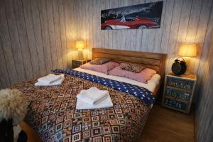 Giường trong phòng chung tại Ranch 66 - Wellness chata Arizona ve stylu Divokého Západu s koupacím sudem +23 ảnh