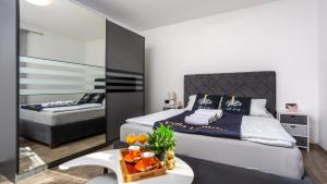 Giường trong phòng chung tại Villa Lemily with private pool by Villas Guide +43 ảnh