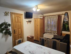 Et tv og/eller underholdning på Domek z ogrodem Białka Tatrzańska 500 m od wyciągu