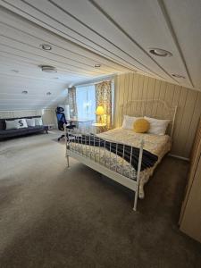 a bedroom with a bed in a room at Park House Mada in Rockville