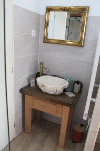 a bathroom with a sink and a mirror at L'Effet Mer - Côte D'Albâtre in Saint-Martin-Plage