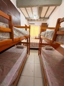 a room with two bunk beds in a room at Casa privada no Centro in São Gabriel