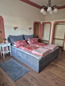 Un pat sau paturi într-o cameră la Ferienwohnung Meyer