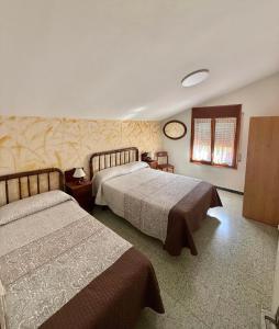 En eller flere senge i et værelse på La Badia