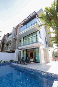 Swimmingpoolen hos eller tæt på 3BR Pool Villa with Jacuzzi near Patong - 8 Guests